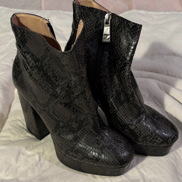 Zara Shoes - Zara Black Textured Heeled Boots